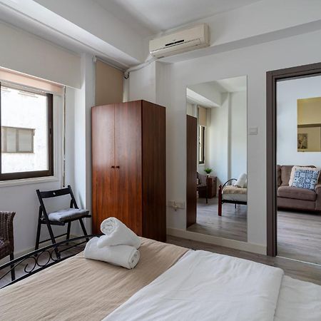 Eleni'S 1-Br Apt In Larnaca Center Buitenkant foto
