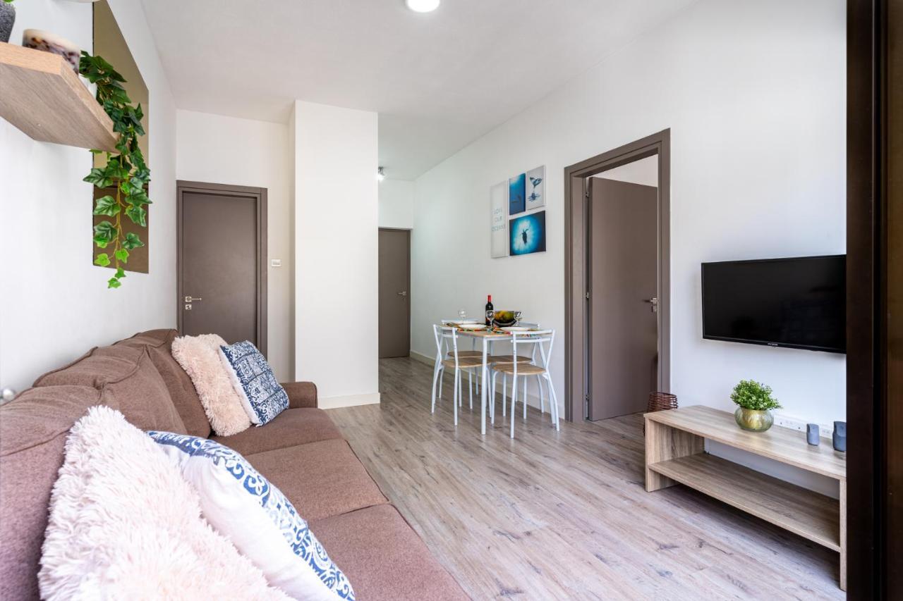 Eleni'S 1-Br Apt In Larnaca Center Buitenkant foto