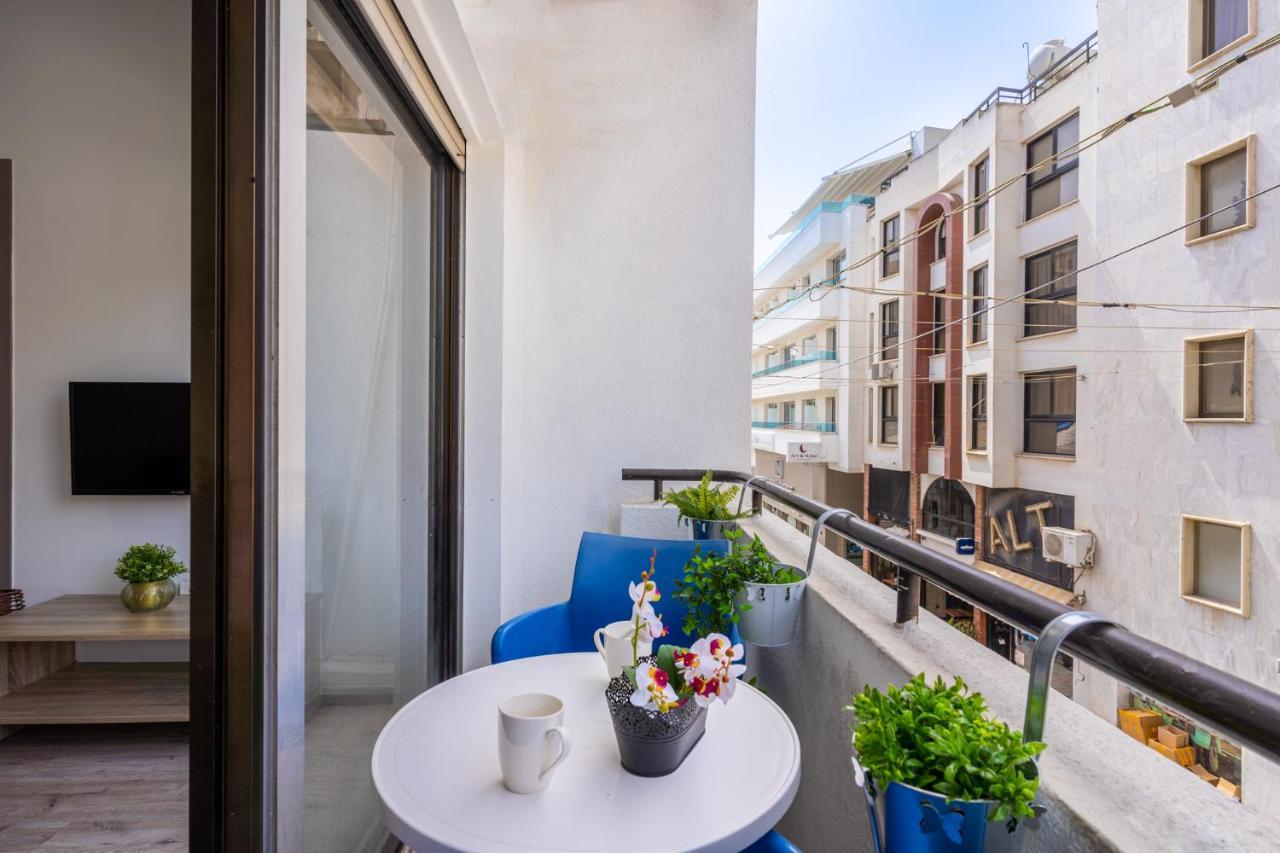 Eleni'S 1-Br Apt In Larnaca Center Buitenkant foto