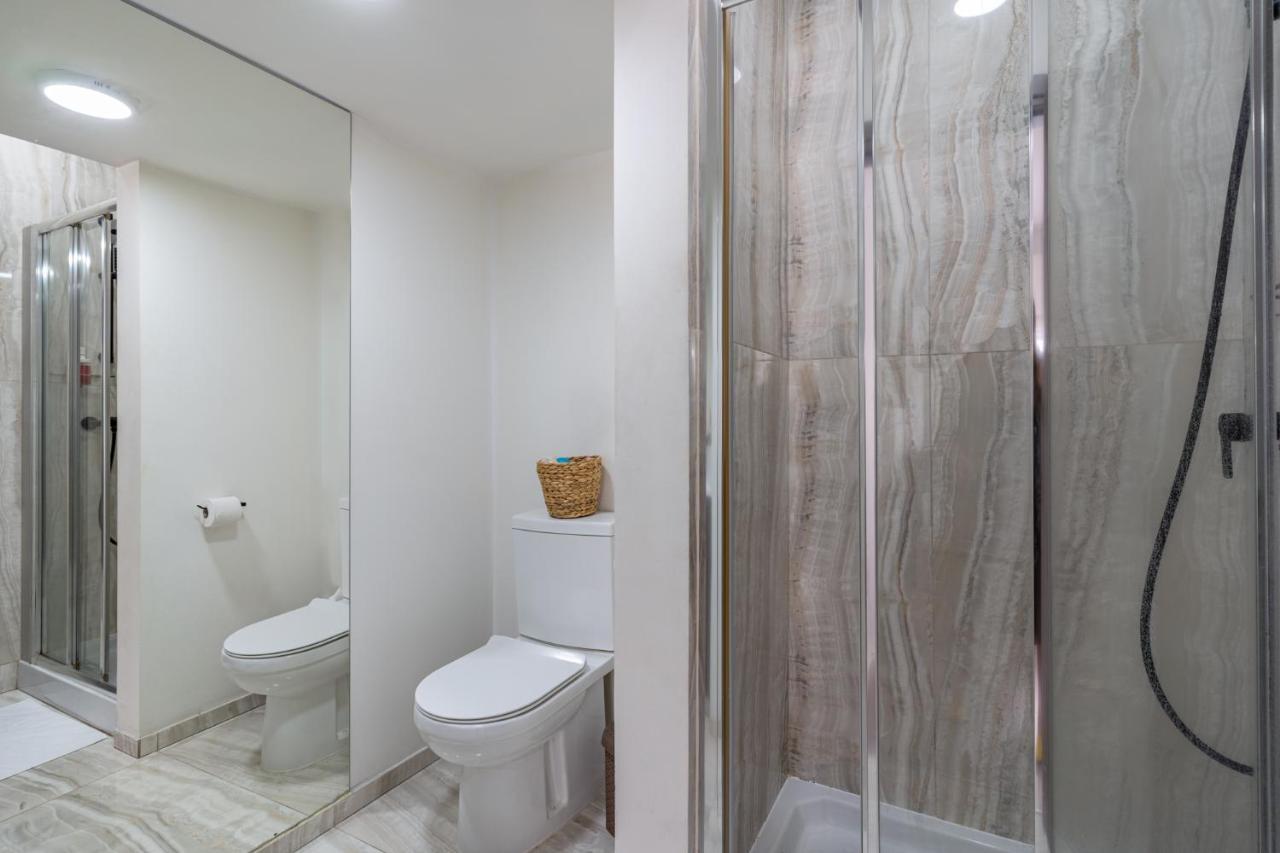 Eleni'S 1-Br Apt In Larnaca Center Buitenkant foto